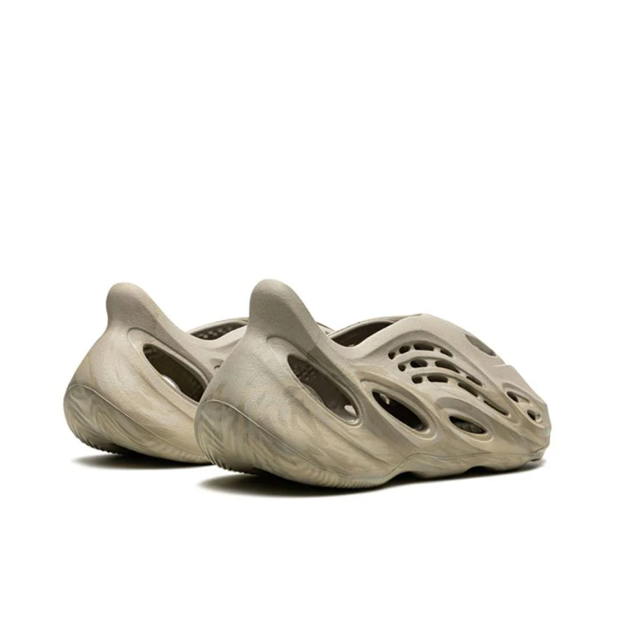 YZY Comfort Foam Runner "Sage" - Image 3