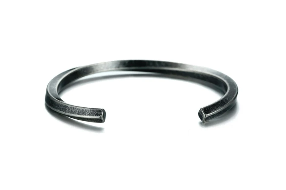 Twisted Unisize Men's Minimalist Bangle - Image 5