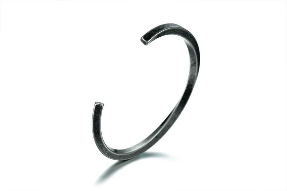 Twisted Unisize Men's Minimalist Bangle - Image 6
