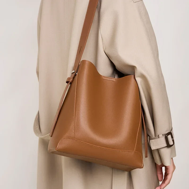 VVS Signature Genuine Leather Bucket Bag - Image 2