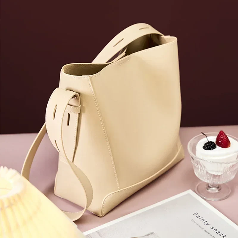 VVS Signature Genuine Leather Bucket Bag - Image 3